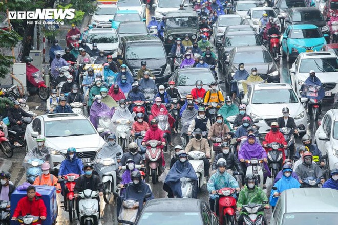 Dự b&aacute;o t&igrave;nh h&igrave;nh mưa lớn ở Trung Bộ v&agrave; kh&ocirc;ng kh&iacute; lạnh ở Bắc Bộ trong th&aacute;ng 2 - Ảnh 1.