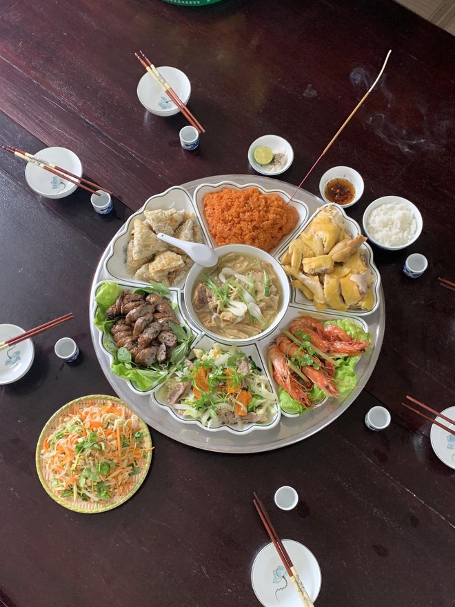 View - Dân mạng rần rần khoe mâm cúng ông Công ông Táo từ cầu kỳ đến đơn giản, nhà nào cũng tràn ngập không khí Tết