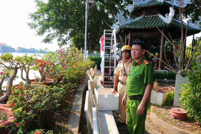 Tàu kiểm ngư, cảnh sát được huy động ngăn chặn chích điện vớt cá ngày ông Táo ở TPHCM - Ảnh 5.