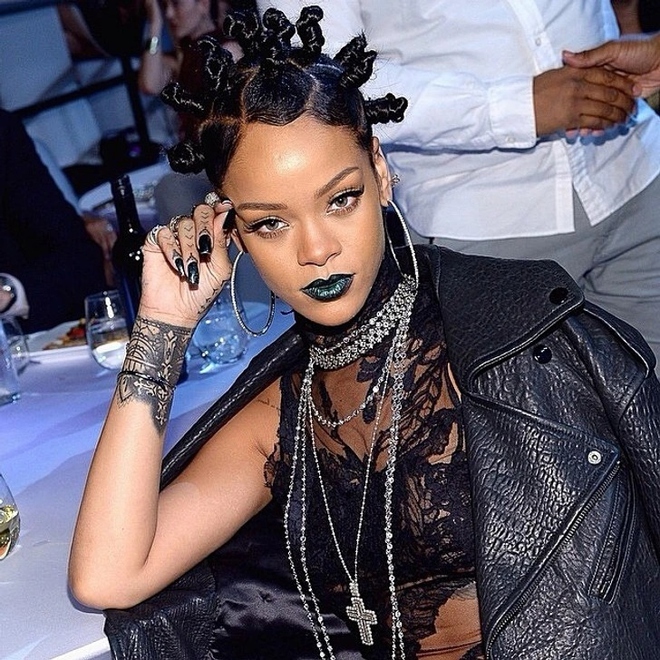 Rihanna: Từ sinh vi&ecirc;n ngh&egrave;o đến nữ tỷ ph&uacute; tự th&acirc;n gi&agrave;u nhất nước Mỹ - Ảnh 4.