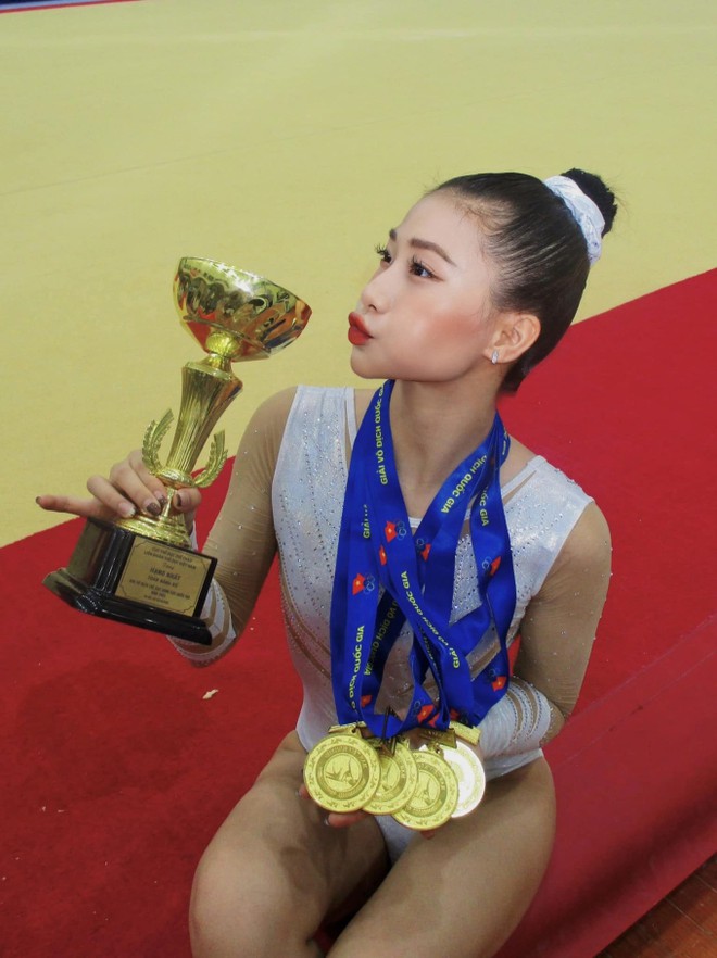 Hotgirl TDDC Phạm Như Phương từng tố HLV thu phế diện &aacute;o d&agrave;i xinh đ&oacute;n tết, nhan sắc thế n&agrave;o sau khi giải nghệ? - Ảnh 5.