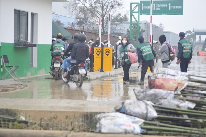 Sự thật h&igrave;nh ảnh kho chất đầy h&agrave;ng v&igrave; đơn vị vận chuyển vỡ trận, sau Tết mới ship khiến d&acirc;n t&igrave;nh hoang mang - Ảnh 3.