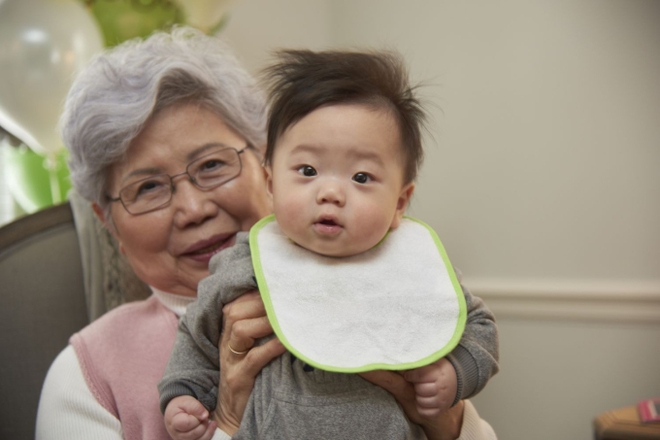Nỗi niềm của những người &ocirc;ng b&agrave; bị chỉ tr&iacute;ch kh&ocirc;ng chăm ch&aacute;u gi&uacute;p l&agrave; kh&ocirc;ng thương con ch&aacute;u: Đừng bắt ch&uacute;ng t&ocirc;i phải l&agrave;m cha mẹ lần 2 - Ảnh 2.