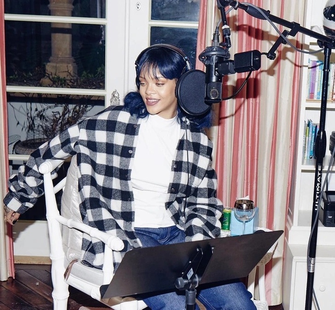 Rihanna: Từ sinh vi&ecirc;n ngh&egrave;o đến nữ tỷ ph&uacute; tự th&acirc;n gi&agrave;u nhất nước Mỹ - Ảnh 3.