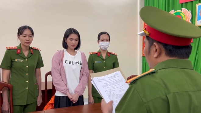 H&igrave;nh ảnh Ngọc Trinh trong buổi hầu to&agrave; sau hơn 3 th&aacute;ng tạm giam - Ảnh 8.