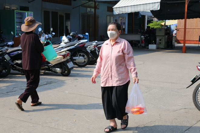 Tàu kiểm ngư, cảnh sát được huy động ngăn chặn chích điện vớt cá ngày ông Táo ở TPHCM - Ảnh 13.