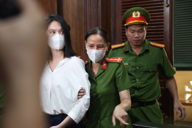 H&igrave;nh ảnh Ngọc Trinh trong buổi hầu to&agrave; sau hơn 3 th&aacute;ng tạm giam - Ảnh 5.