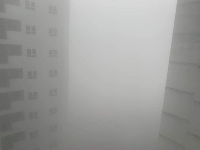D&acirc;n mạng h&agrave;o hứng săn m&acirc;y từ ban c&ocirc;ng H&agrave; Nội - Ảnh 4.