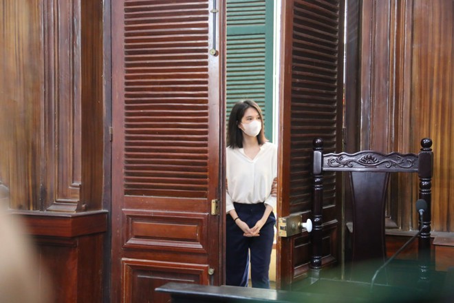 Ngọc Trinh từ chối 1 luật sư bào chữa, khai hoàn cảnh gặp thầy dạy lái mô tô Trần Xuân Đông - Ảnh 4.