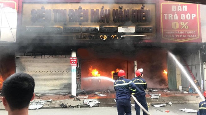 Cháy lớn tại siêu thị điện máy ở Hải Phòng - Ảnh 2.