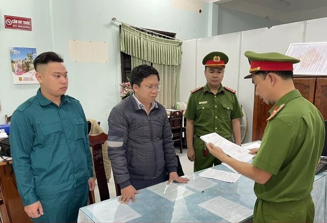 GĐ ph&ograve;ng giao dịch ng&acirc;n h&agrave;ng chiếm đoạt hơn 14 tỷ đồng: Bắt th&ecirc;m 3 nghi phạm - Ảnh 2.