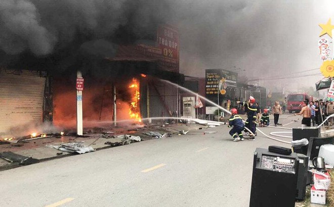 Cháy lớn tại siêu thị điện máy ở Hải Phòng - Ảnh 1.