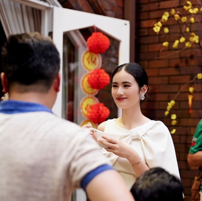 Hoa hậu &Yacute; Nhi khoe visual thăng hạng, h&eacute; lộ vai tr&ograve; đặc biệt trong lần đầu dự sự kiện ở &Uacute;c - Ảnh 4.