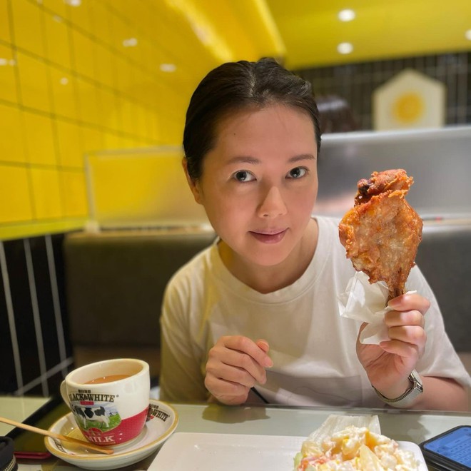Nữ thần Hồng K&ocirc;ng thời trẻ quyến rũ hơn cả Thư Kỳ, U60 c&oacute; ngoại h&igrave;nh khiến nhiều người phải thốt l&ecirc;n nhận kh&ocirc;ng ra - Ảnh 5.