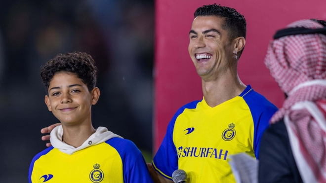 Quý tử 13 tuổi nhà Ronaldo có chia sẻ đầu tiên sau chức vô địch đáng nhớ, nói tiếng Anh thế nào mà fan tấm tắc khen? - Ảnh 2.