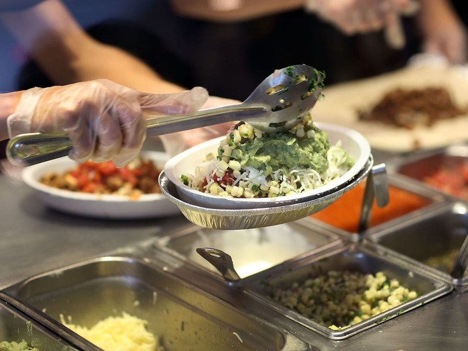 4 dấu hiệu cho thấy người ti&ecirc;u d&ugrave;ng đang thay đổi h&agrave;nh vi mua sắm v&igrave; kinh tế kh&oacute; khăn - Ảnh 1.