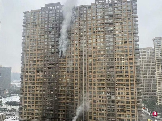Từ vụ cháy chung cư 15 người chết ở Trung Quốc: Một thứ lửa bén rất dữ, chuyên gia chỉ cách ứng phó - Ảnh 1.