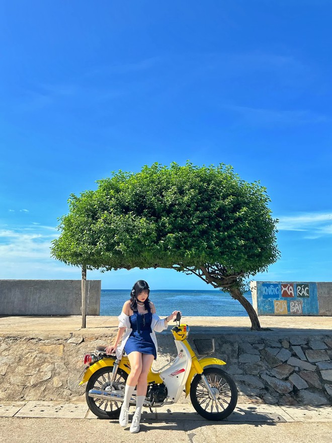Đảo Phú Quý bắt đầu vào mùa biển xanh nắng vàng, chỉ cần đứng vào là có ảnh đẹp - Ảnh 7.