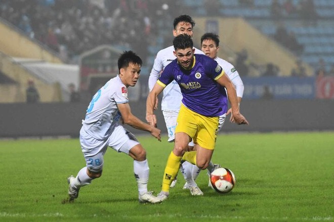 Nhận 2 bàn thua phút bù giờ, Hà Nội FC thua cay đắng trước Nam Định - Ảnh 2.