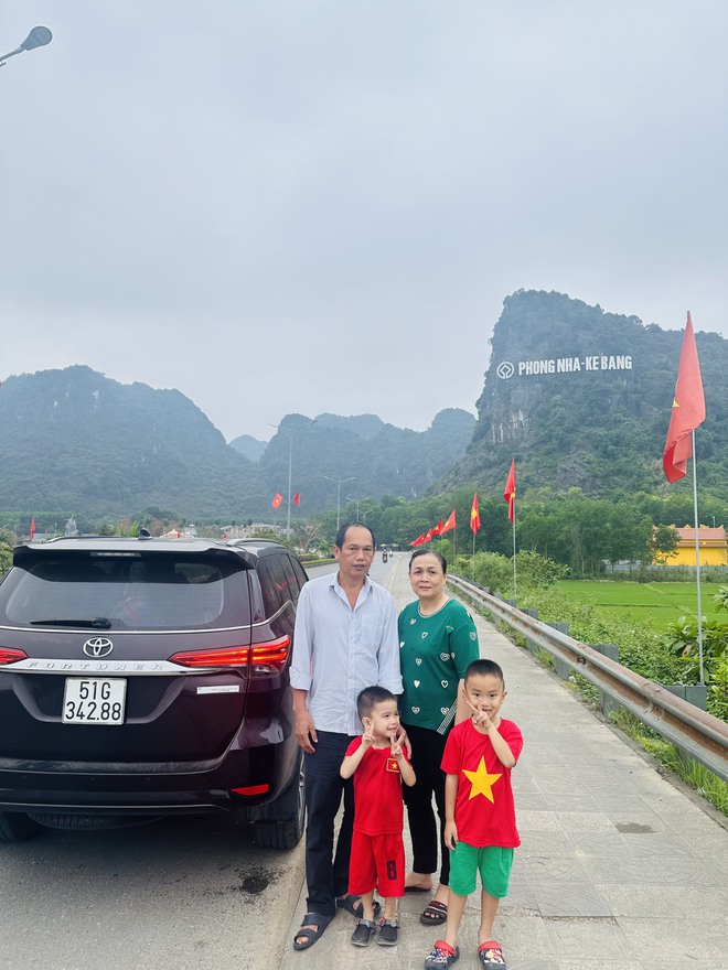 2 bé trai đi phượt hơn 4.000km từ TP.HCM ra Hà Giang cùng ông bà: Mong con cháu thấy đất nước mình đẹp thế nào - Ảnh 9.