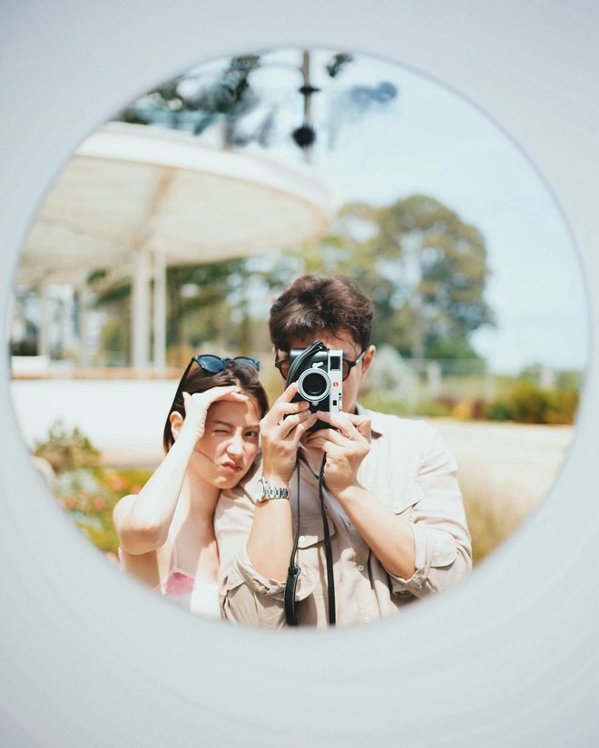 Baifern - Nine g&acirc;y sốt với loạt ảnh đ&ocirc;i cực t&igrave;nh tứ: Nụ cười rạng rỡ của n&agrave;ng trong v&ograve;ng tay ch&agrave;ng chiếm trọn spotlight - Ảnh 3.