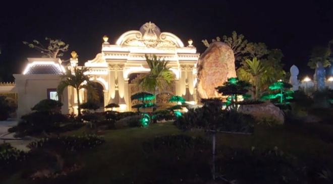 Biệt phủ ở Thanh H&oacute;a nh&igrave;n như l&acirc;u đ&agrave;i nơi n&agrave;ng c&ocirc;ng ch&uacute;a đang đợi t&igrave;nh y&ecirc;u của đời m&igrave;nh, d&acirc;n mạng... kh&ocirc;ng ai d&aacute;m nhận l&agrave; ho&agrave;ng tử! - Ảnh 9.