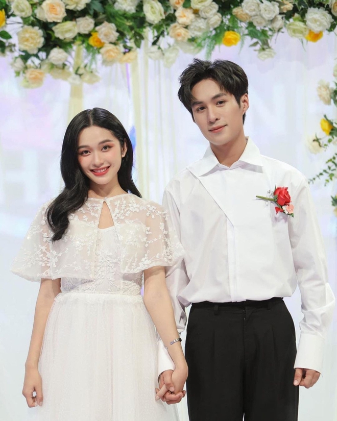 Fan girl quyết liệt tỏ tình nam thần tượng: Tình đầu hợp rồi lại tan, mua xế sang tặng bạn trai sau 3 tháng quay lại - Ảnh 2. Fan girl quyết liệt tỏ tình nam thần tượng: Tình đầu hợp rồi lại tan, mua xế sang tặng bạn trai sau 3 tháng quay lại - Ảnh 2.