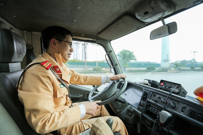T&agrave;i xế vi phạm nồng độ cồn được Cảnh s&aacute;t giao th&ocirc;ng gi&uacute;p chở đi b&aacute;n thịt ng&agrave;y cận Tết - Ảnh 15.