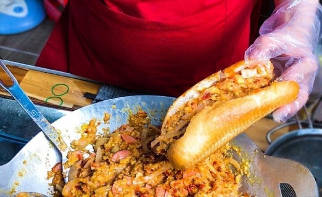 B&aacute;nh m&igrave; d&acirc;n tổ H&agrave; Nội: C&oacute; đ&aacute;ng để xếp h&agrave;ng mua l&uacute;c 3h s&aacute;ng? - Ảnh 2.