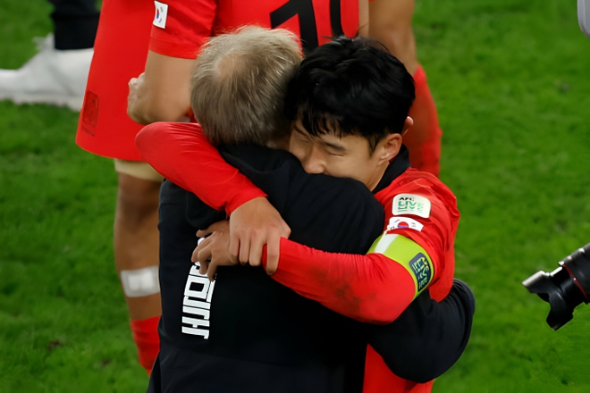 Son Heung-min bật khóc nức nở, vỡ òa cảm xúc sau khi cùng tuyển Hàn Quốc đi tiếp nghẹt thở tại Asian Cup - Ảnh 3.