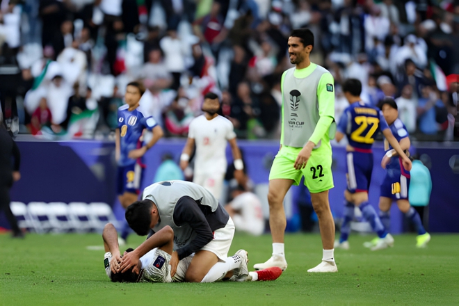 Cầu thủ Iran khóc như mưa sau khi nghẹt thở loại tuyển Nhật Bản tại Asian Cup 2023 - Ảnh 3.