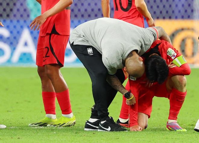 Son Heung-min bật khóc nức nở, vỡ òa cảm xúc sau khi cùng tuyển Hàn Quốc đi tiếp nghẹt thở tại Asian Cup - Ảnh 2.