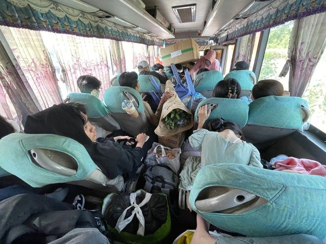 Chuyến xe b&atilde;o t&aacute;p xu&ocirc;i miền T&acirc;y ng&agrave;y 25 Tết - Ảnh 17.
