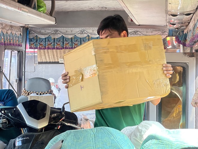 Chuyến xe b&atilde;o t&aacute;p xu&ocirc;i miền T&acirc;y ng&agrave;y 25 Tết - Ảnh 4.