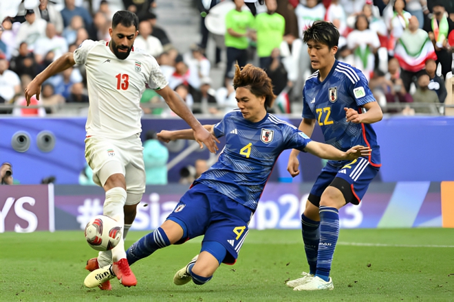 Tuyển Nhật Bản bị loại tại Asian Cup 2023, trung vệ 400 tỷ nghẹn ng&agrave;o: T&ocirc;i kh&ocirc;ng đ&aacute;ng được thi đấu - Ảnh 1.