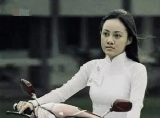 Bạn c&ograve;n nhớ c&ocirc; nữ sinh đ&aacute;ng y&ecirc;u n&agrave;y? Ngo&agrave;i đời c&ocirc; xuất th&acirc;n trong 1 gia đ&igrave;nh tr&iacute; thức lớn, l&agrave; gương mặt người người nh&agrave; nh&agrave; biết tới - Ảnh 1.