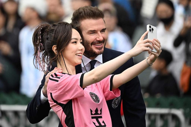 Hé lộ danh tính mỹ nhân được David Beckham ký tặng đặc biệt: Hóa ra là ca sĩ nổi tiếng - Ảnh 3.