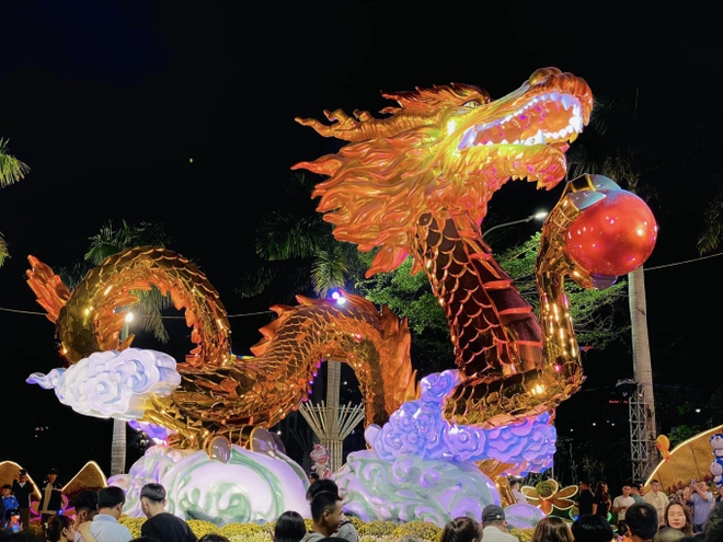 Gây trầm trồ nhất mạng xã hội lúc này: Linh vật rồng Phú Yên khổng lồ, đẹp lung linh vào ban đêm - Ảnh 10.