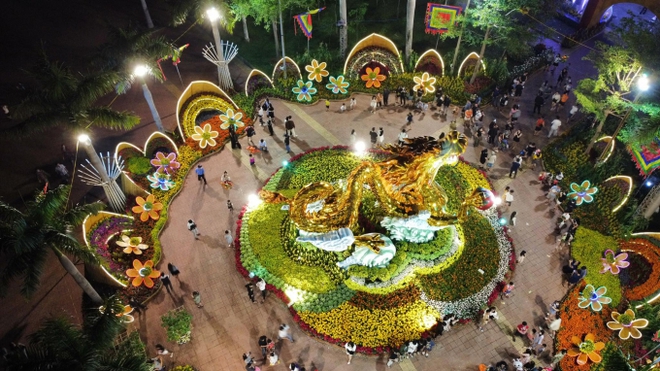 Gây trầm trồ nhất mạng xã hội lúc này: Linh vật rồng Phú Yên khổng lồ, đẹp lung linh vào ban đêm - Ảnh 7.