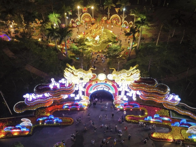 Gây trầm trồ nhất mạng xã hội lúc này: Linh vật rồng Phú Yên khổng lồ, đẹp lung linh vào ban đêm - Ảnh 6.