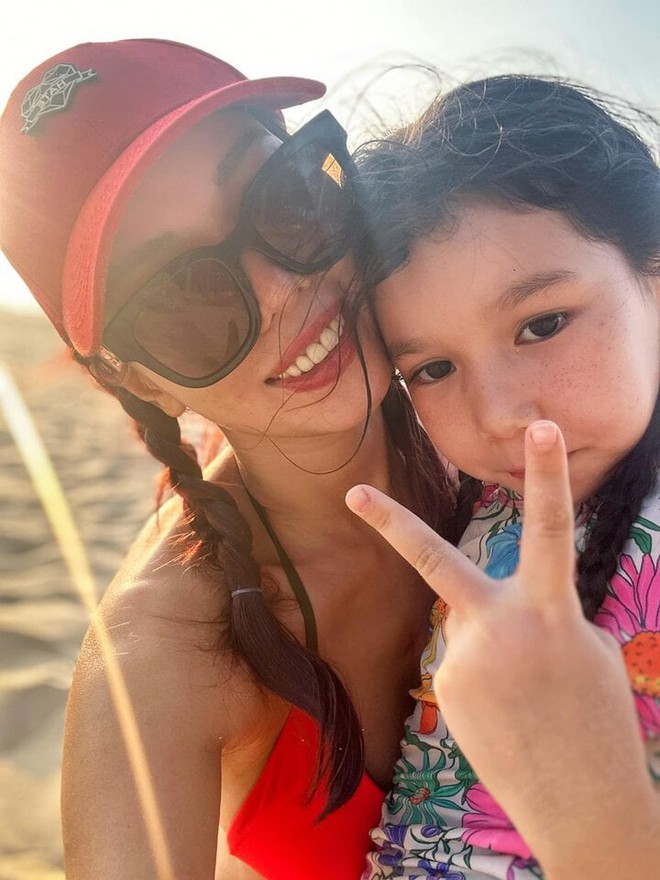 H&agrave; Anh tự tin diện bikini, khoe bụng bầu 6 th&aacute;ng - Ảnh 4.