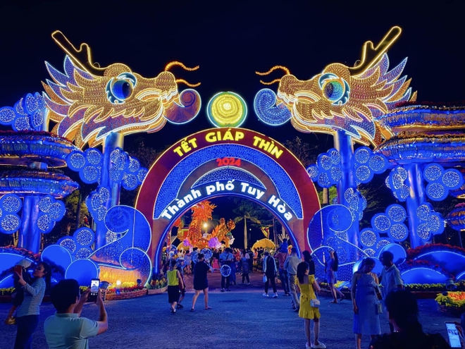 Gây trầm trồ nhất mạng xã hội lúc này: Linh vật rồng Phú Yên khổng lồ, đẹp lung linh vào ban đêm - Ảnh 5.