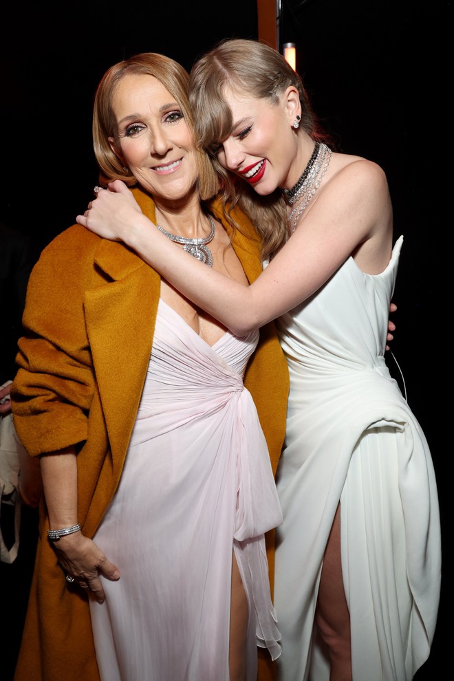 Taylor Swift hoá fangirl hạnh phúc cạnh Celine Dion, cái ôm “đập tan chỉ trích vô lễ hậu Grammy! - Ảnh 5.
