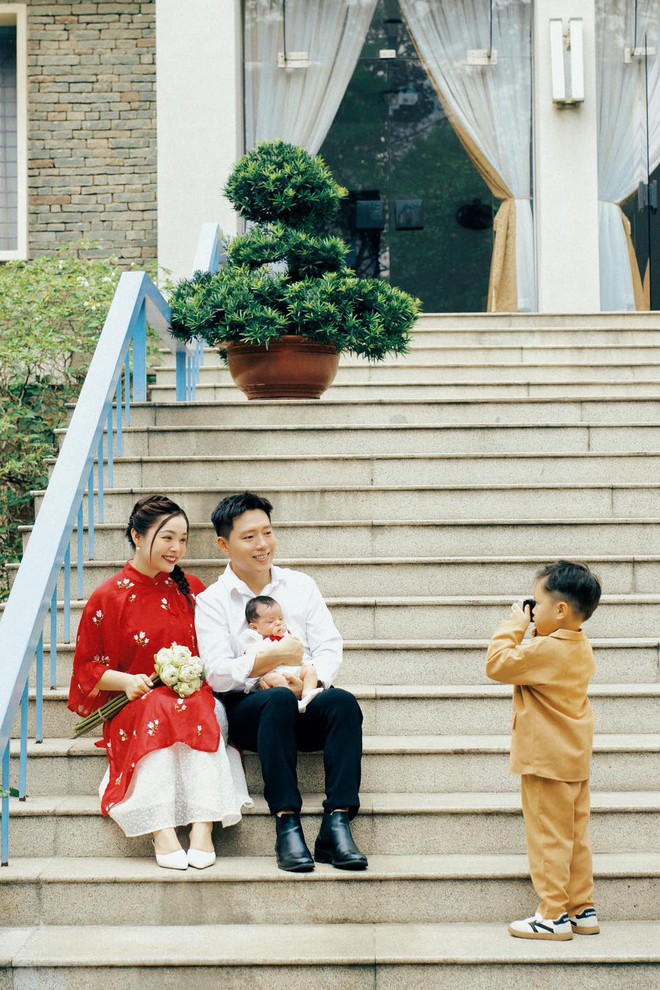 Gia đình nhỏ cùng nhau chụp ảnh Tết ở 4 địa điểm nổi tiếng tại TP HCM, tha hồ có loạt ảnh sống ảo - Ảnh 7.