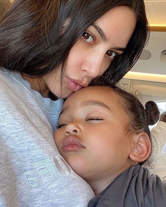 The older Kim Kardashian's daughter becomes, the more she "blooms", her current beauty is like a "copycat" from mother - Photo 2.