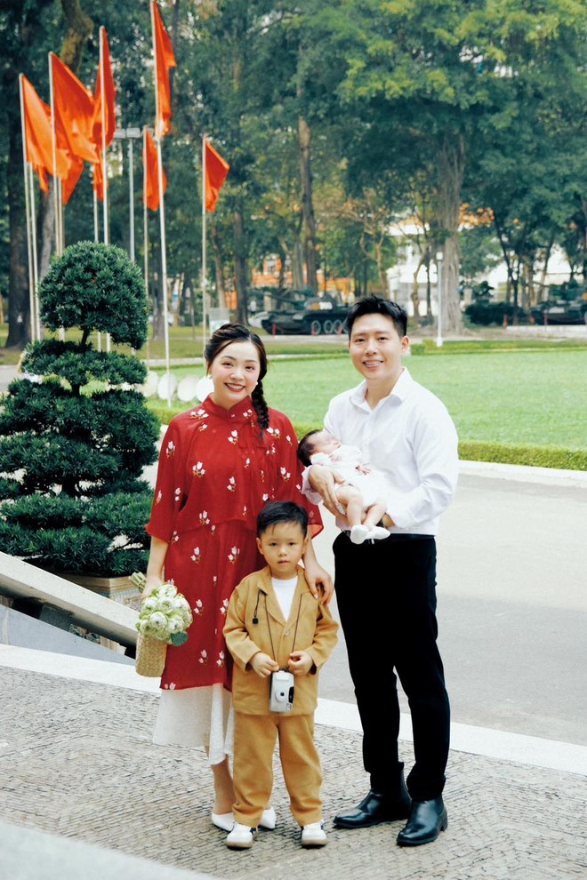Gia đình nhỏ cùng nhau chụp ảnh Tết ở 4 địa điểm nổi tiếng tại TP HCM, tha hồ có loạt ảnh sống ảo - Ảnh 6.