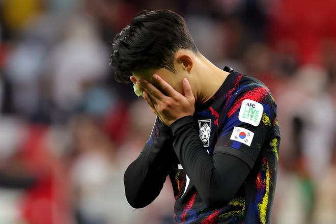 Son Heung-min thất thần, bật khóc xin lỗi fan sau khi Hàn Quốc bị loại xấu hổ tại Asian Cup: Thật quá thất vọng - Ảnh 2.