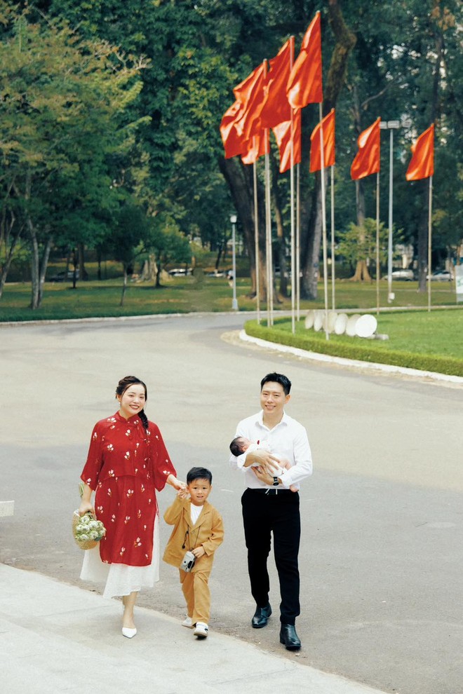 Gia đình nhỏ cùng nhau chụp ảnh Tết ở 4 địa điểm nổi tiếng tại TP HCM, tha hồ có loạt ảnh sống ảo - Ảnh 5.