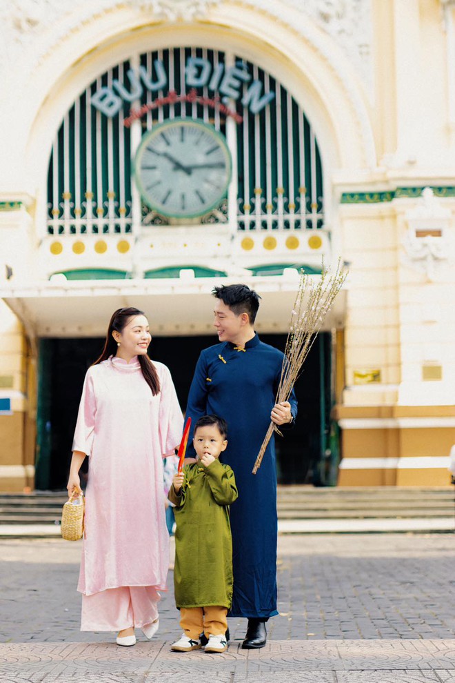 Gia đình nhỏ cùng nhau chụp ảnh Tết ở 4 địa điểm nổi tiếng tại TP HCM, tha hồ có loạt ảnh sống ảo - Ảnh 2.