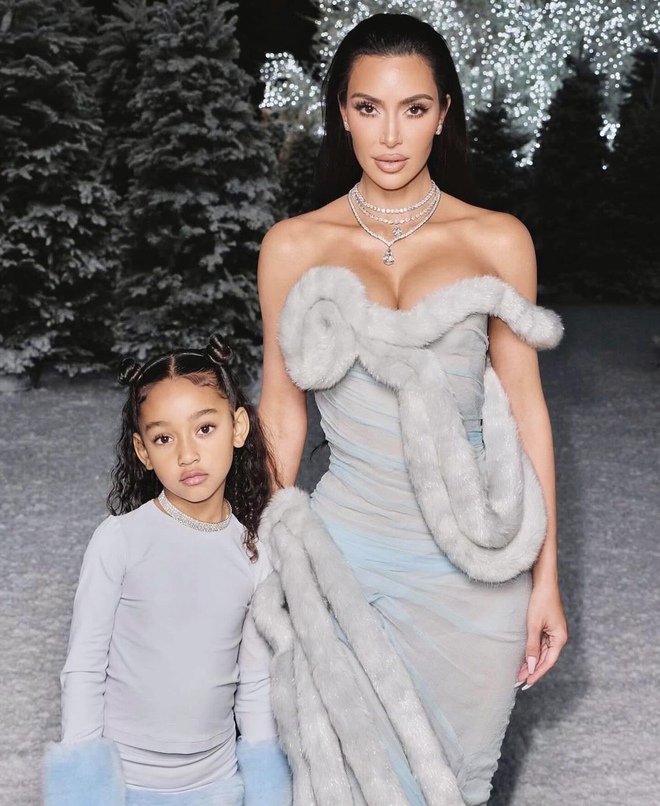 The older Kim Kardashian's daughter becomes, the more she "blooms", her current beauty is like a "copycat" from mother - Photo 3.